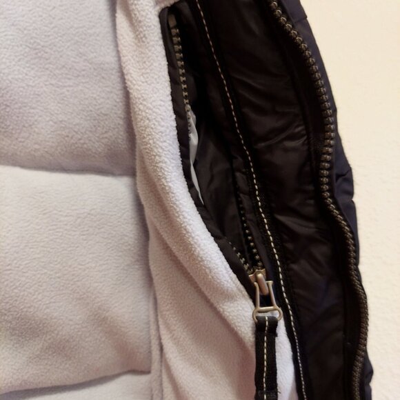 Old navy  Womens M black DOWN filled puffer Vest jacket outdoor gorpcore Zip - Picture 4 of 11